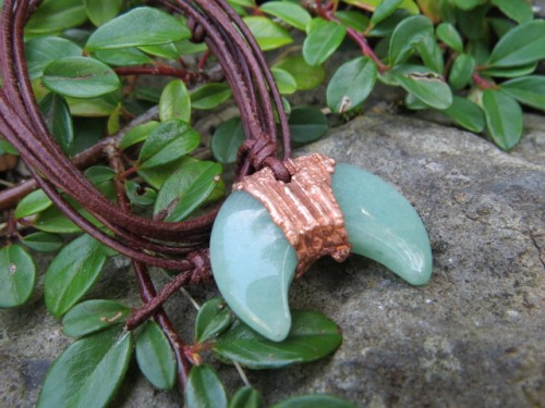 Lunula z awenturynu w miedzi – słowiański amulet