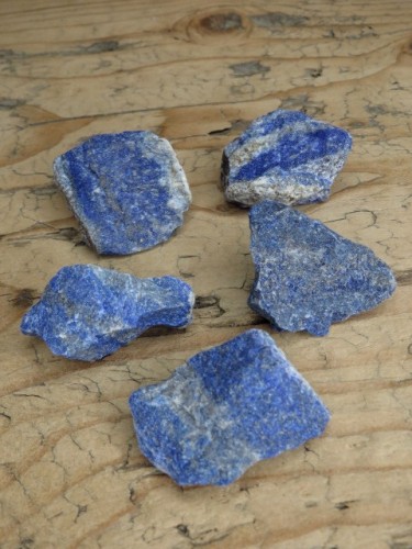 Lapis lazuli, hackmannit (UV), piryt