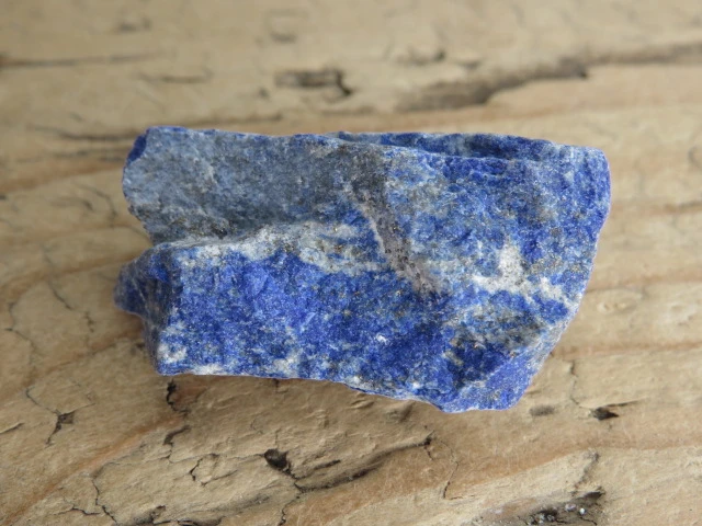 Lapis lazuli hackmannit piryt