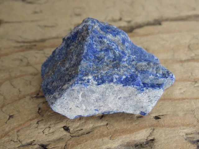 Lapis lazuli hackmannit piryt