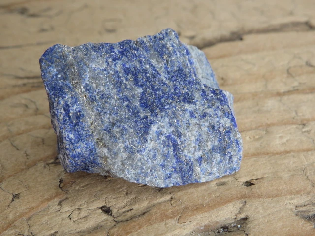 Lapis lazuli hackmannit piryt