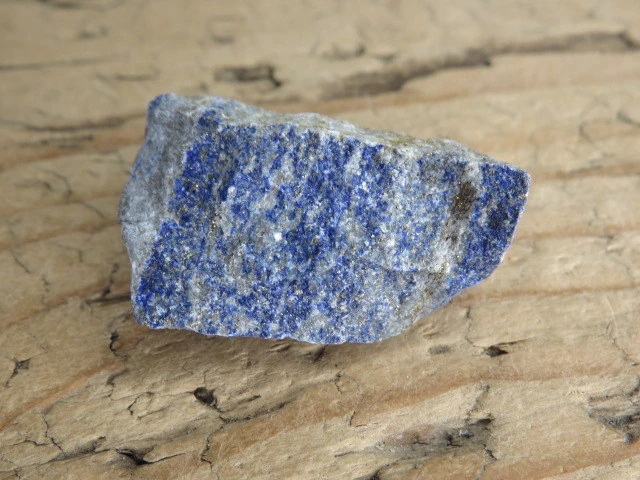 Lapis lazuli hackmannit piryt