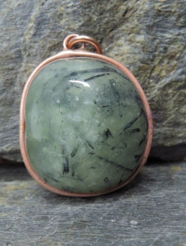 prehnit - wisior w miedzi