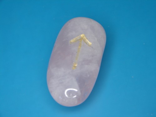 Teiwaz - runa * kwarc różowy