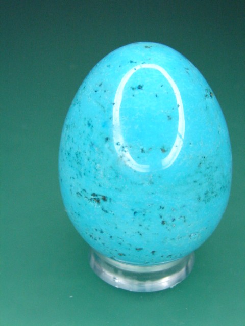 podstawka do kul i jajek mała - przykład ekspozycji - na zdjęciu jajko o wymiarach 5x3,8cm