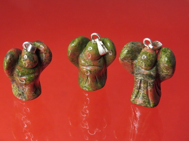 aniołek z unakitu * wisiorek z kamienia