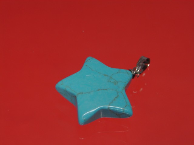 gwiazdka z howlitu niebieskiego * wisiorek 