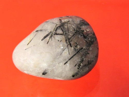 kwarc z turmalinem - kwarc turmalinowy