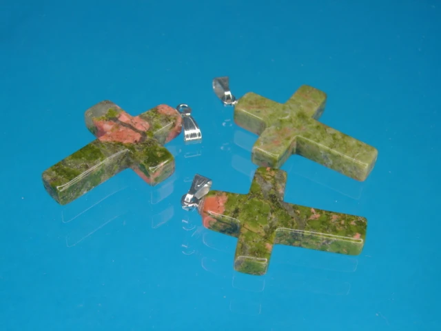 krzyżyk z unakitu * wisiorek