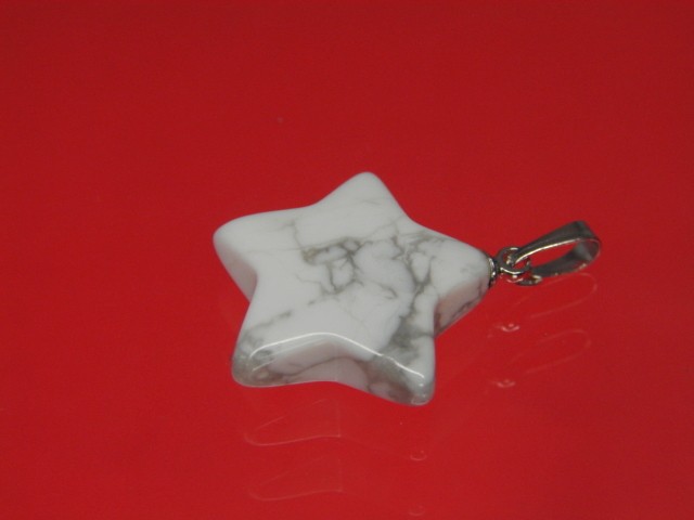 gwiazdka z howlitu białego * wisiorek