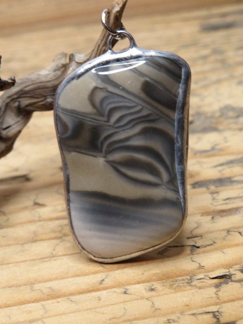 krzemień pasiasty - biżuteria z krzemienia pasiastego